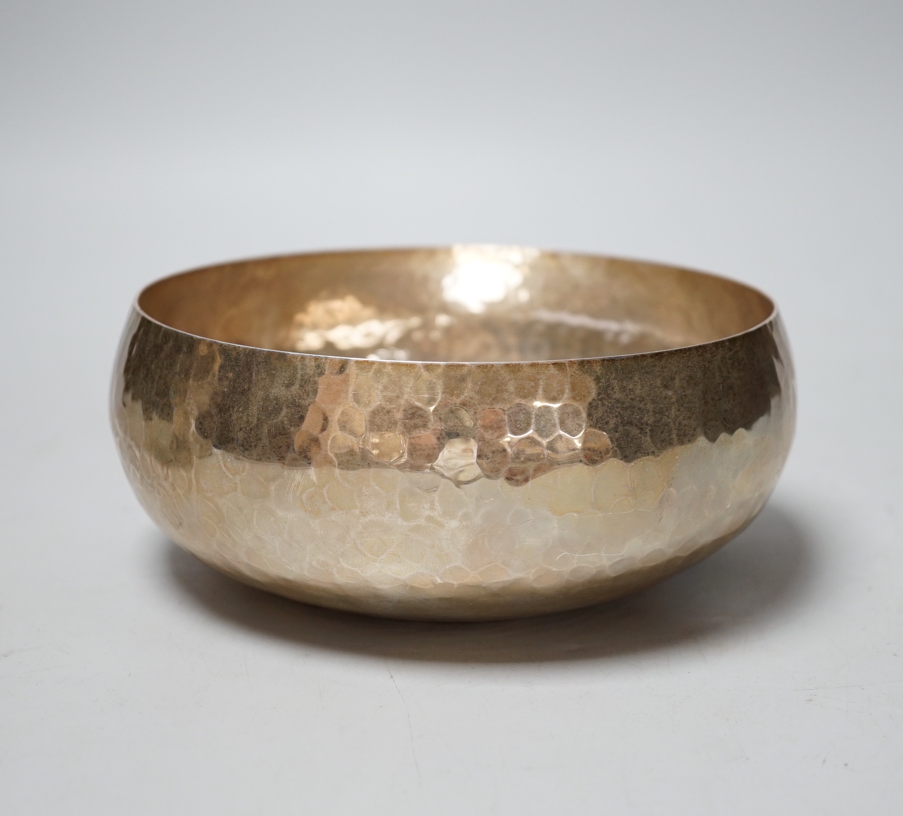 A modern hammered silver fruit bowl, by Pruden & Smith, Sheffield, 2011, diameter 15.8cm, 12.5oz.